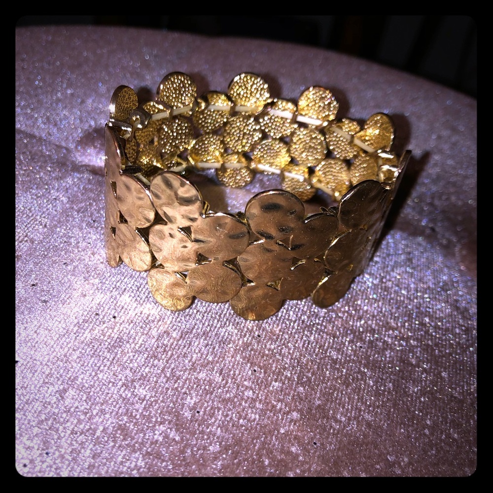 Gold cuff stretch bracelet 🌼